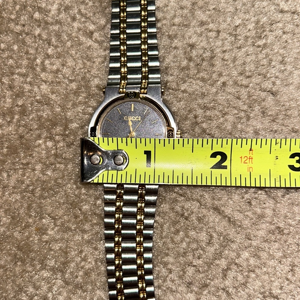Gorgeous vintage Gucci watch. Feels like butter when on wrist! Make offer! - Picture 8 of 11